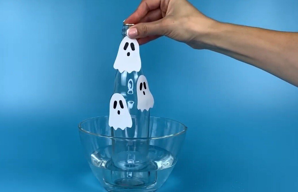 Эксперимент для детей на Хэллоуин Бутылка с привидениями