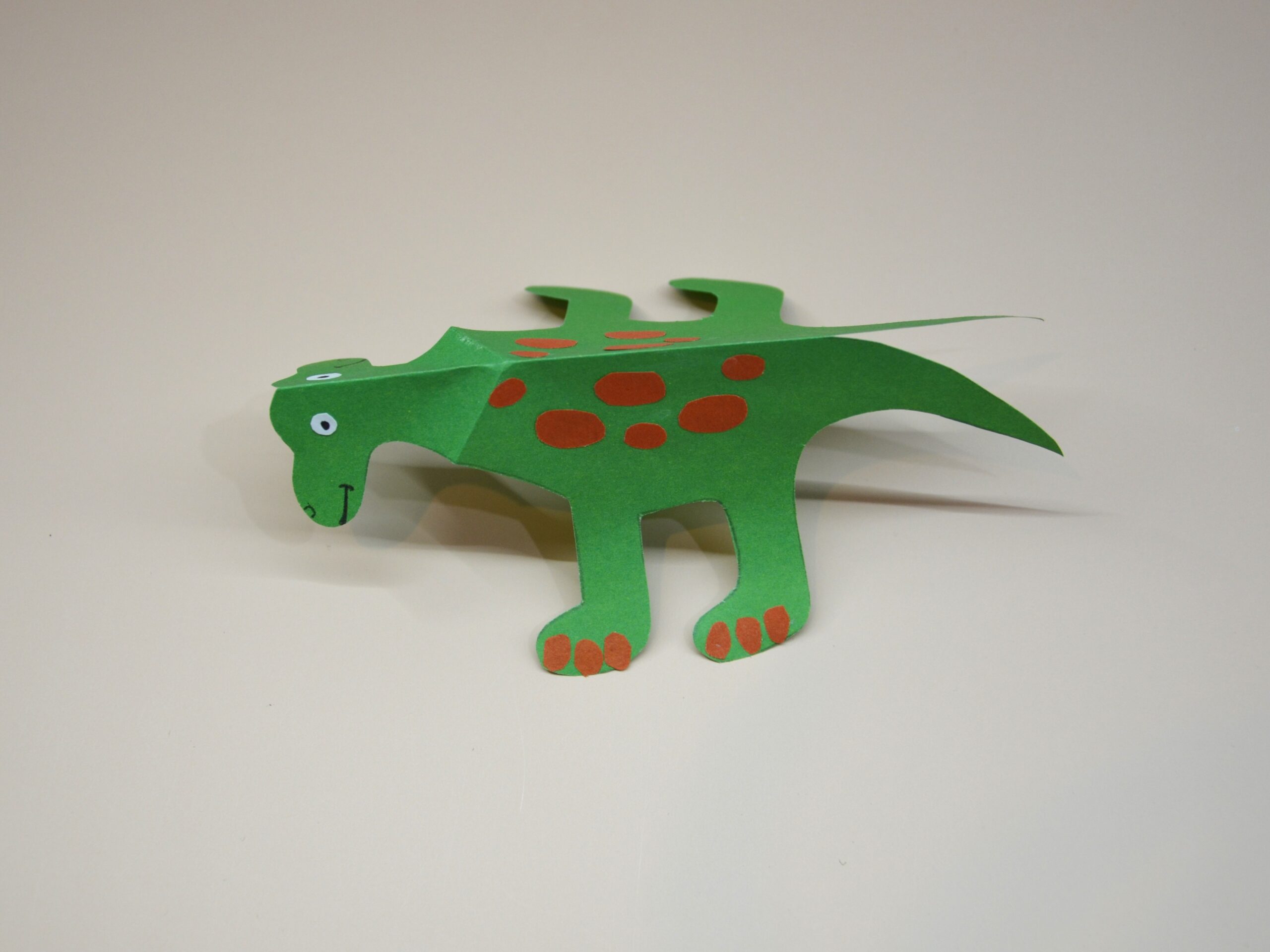 Поделка из бумаги Хороший динозавр 8