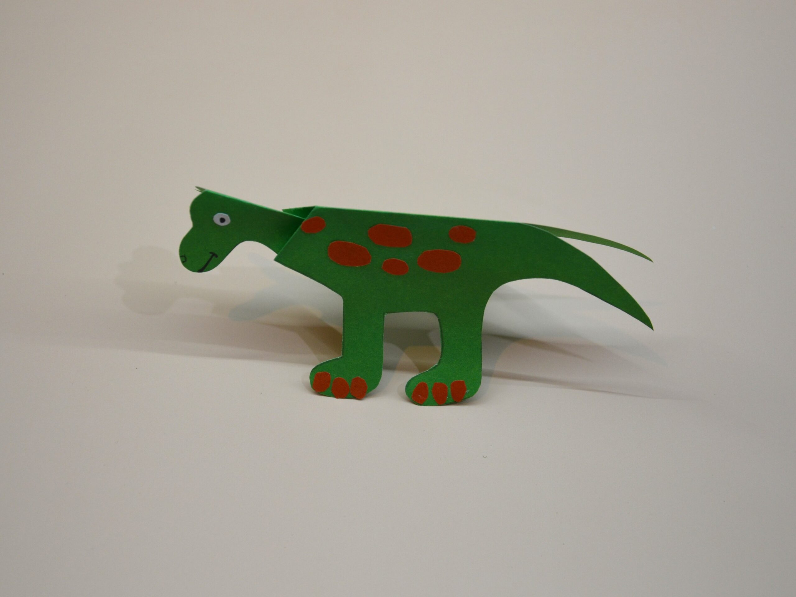 Поделка из бумаги Хороший динозавр 9