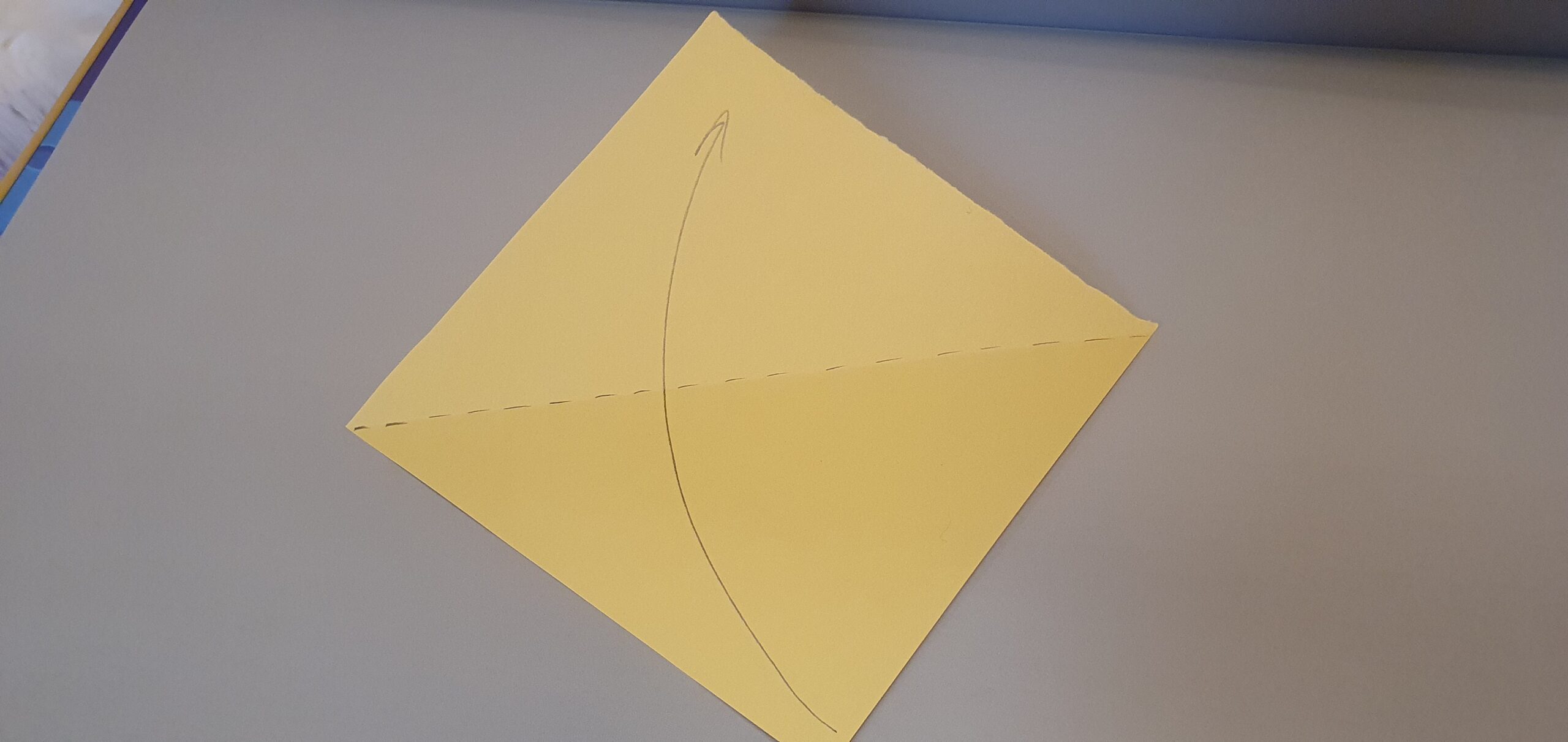 Тюльпан в технике оригами. Шаг 1