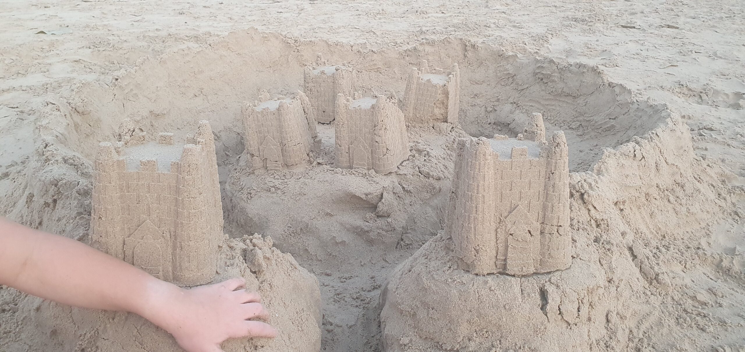 Песочный замок на пляже